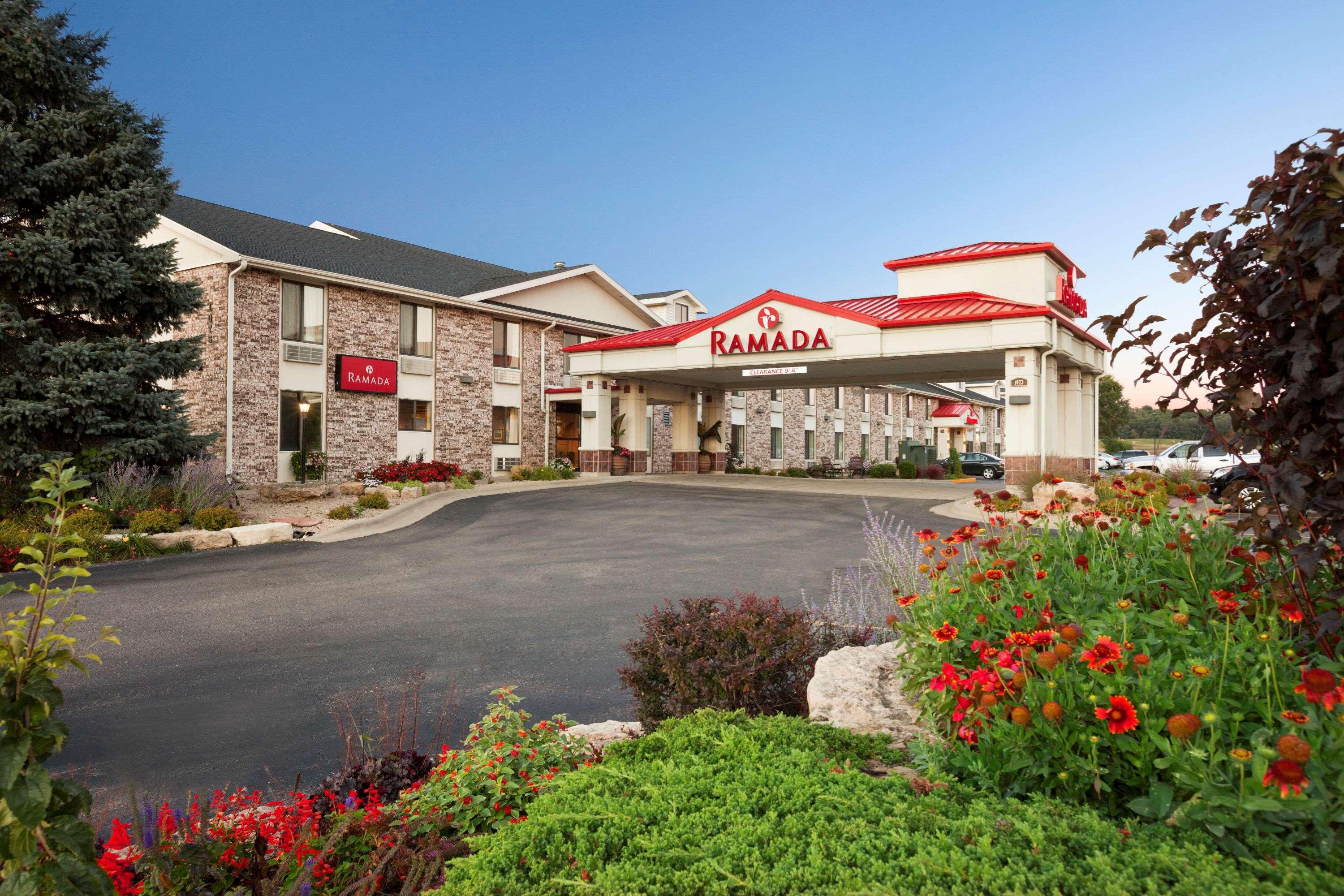 Ramada By Wyndham Wisconsin Dells I-90 Hotel Exterior foto