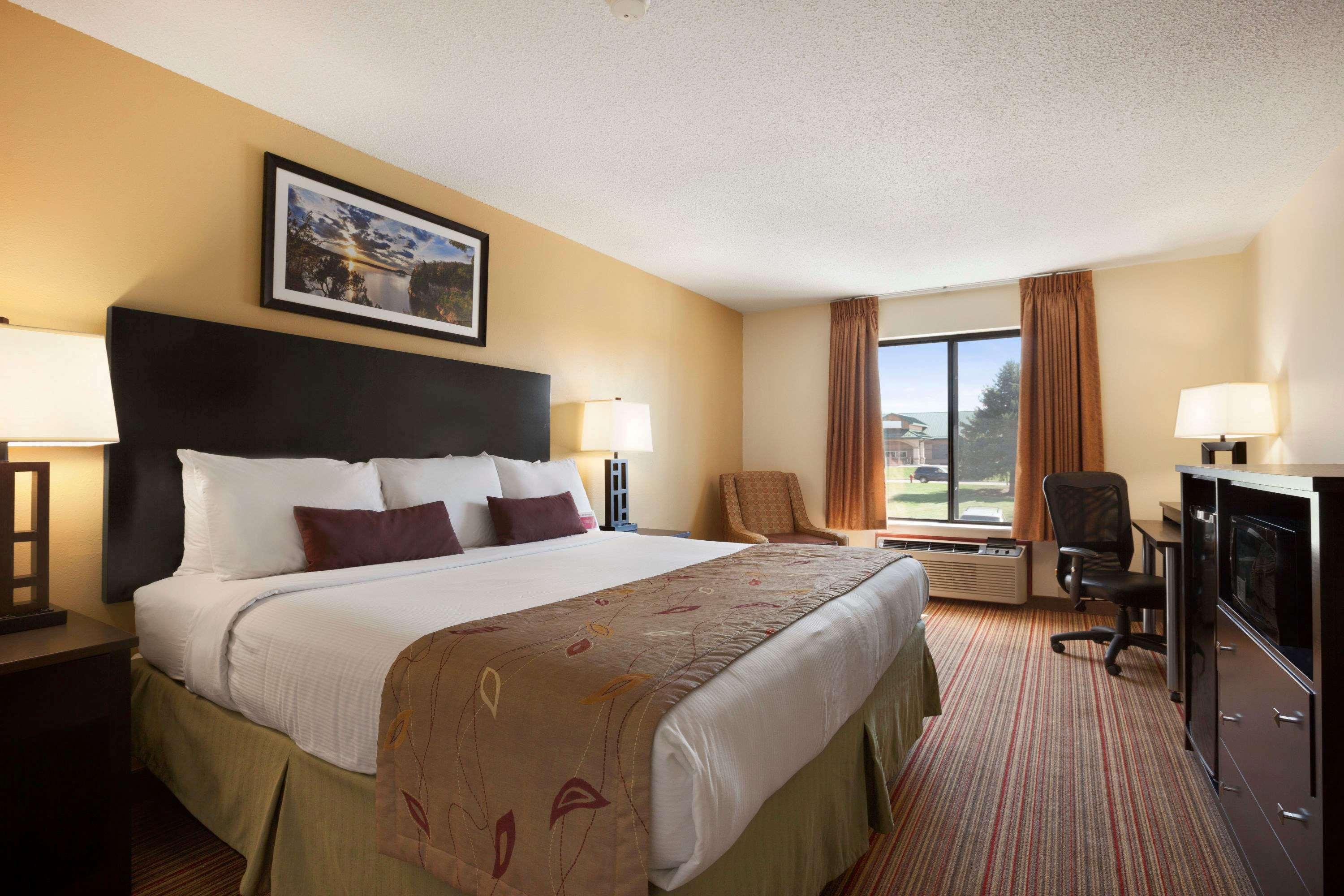 Ramada By Wyndham Wisconsin Dells I-90 Hotel Exterior foto
