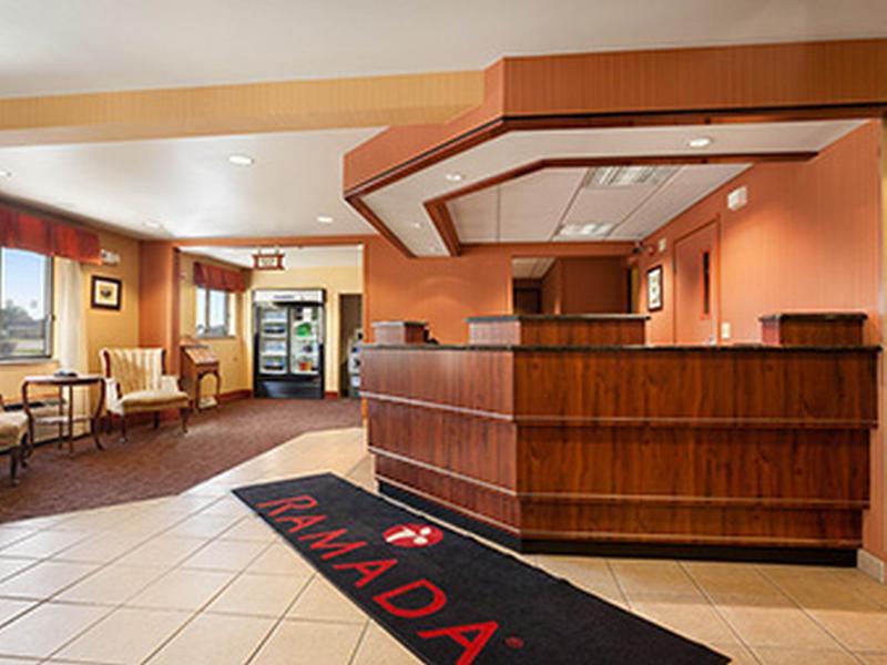Ramada By Wyndham Wisconsin Dells I-90 Hotel Exterior foto