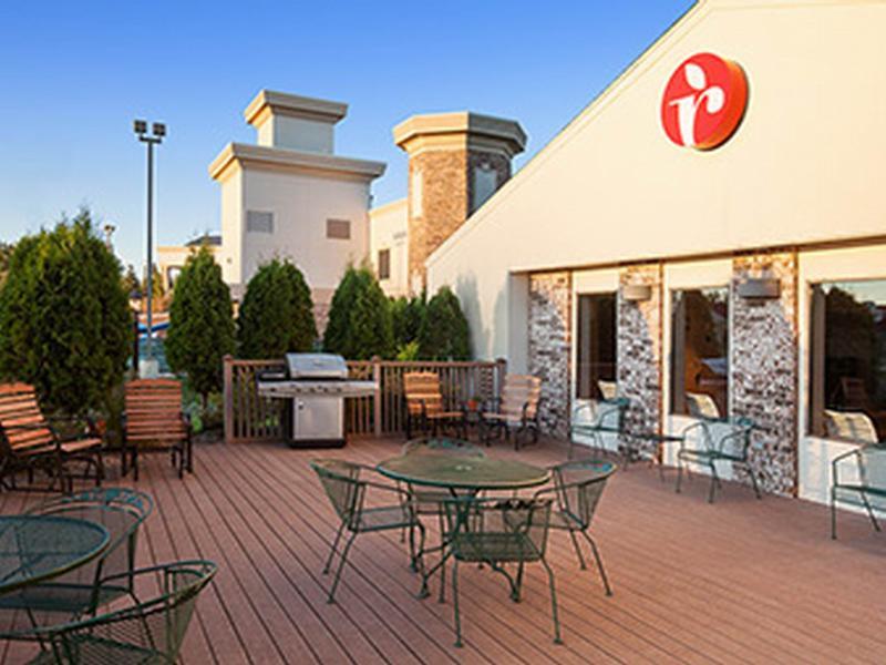 Ramada By Wyndham Wisconsin Dells I-90 Hotel Exterior foto