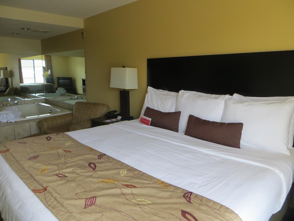 Ramada By Wyndham Wisconsin Dells I-90 Hotel Exterior foto